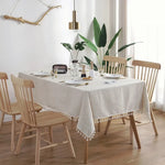 nappe table lin beige pompons blancs marbrure assiettes vases scandinave minimaliste rustic chic