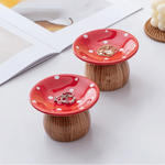 support bijoux forme champignon couleur rouge blanc texture bois moderne élégant bracelet bague montre