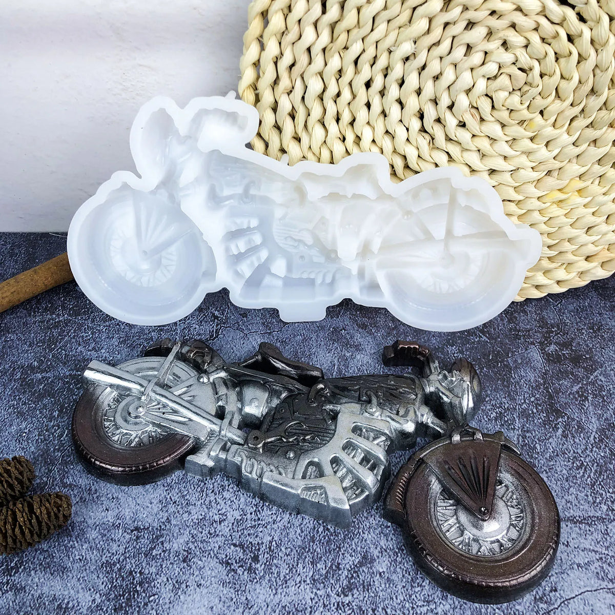 décoration murale silicone motocyclette blanc gris métallisé détaillée réaliste roues moteur