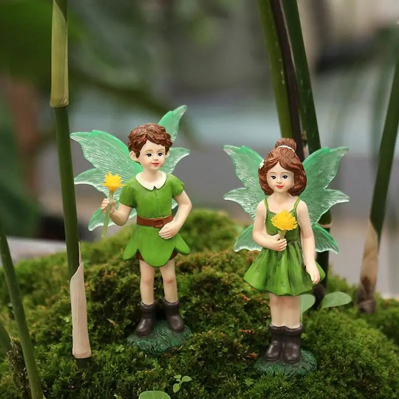 figurines fées jardin vert jaune marron ailes lumineuses fleurs tenues miniature fantaisie extérieur