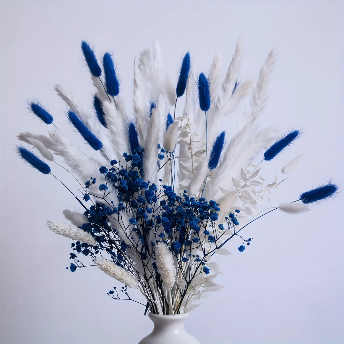 bouquet artificiel herbes plumes fleurs bleues blancs décoration intérieure naturelle rustique anniversaire