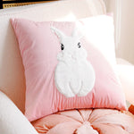 housse coussin forme lapin rose velours rayures blanches animal compagnie doux confortable décoration maison
