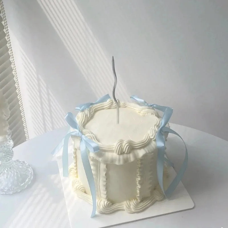 gâteau résine rose blanc motif floral rubans classique photo décoration anniversaire mẫu giả trưng