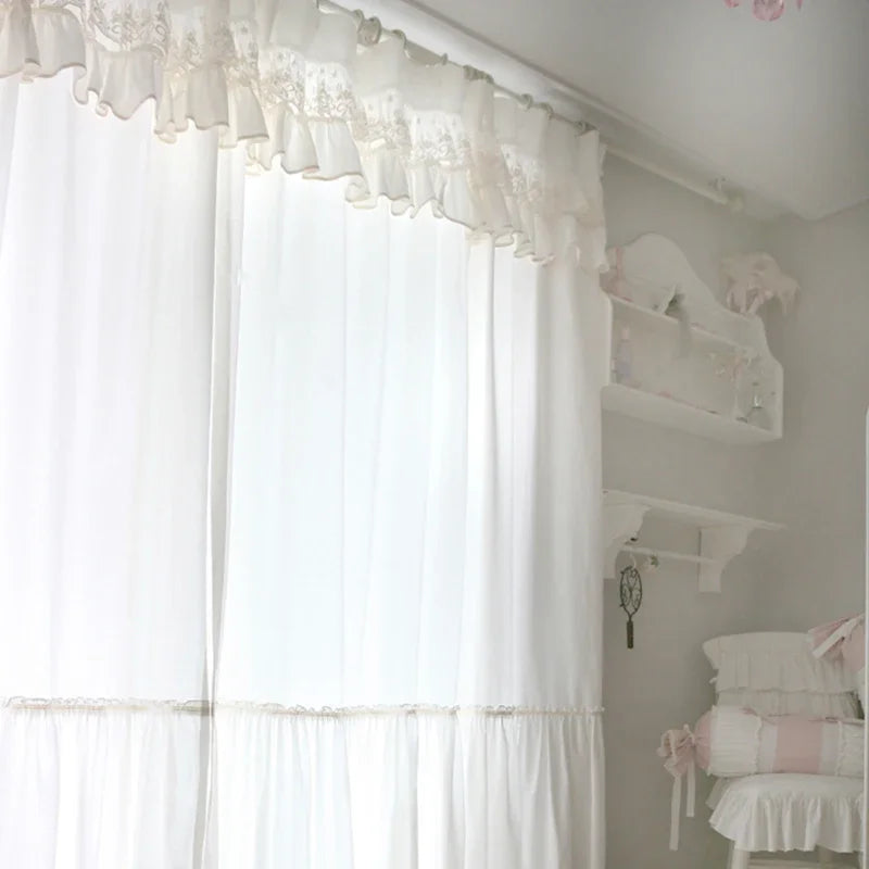rideau dentelle blanc classique romantique fenêtre moderne erotique fronces