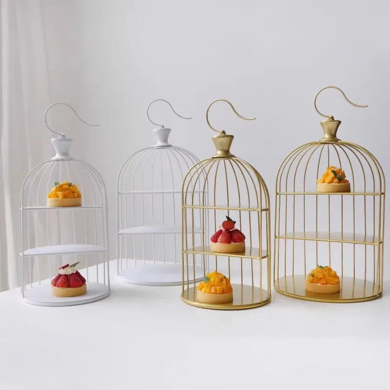 présentoirs gâteaux cage métal doré blanc grille vintage élégants anse crochet tartes fruits