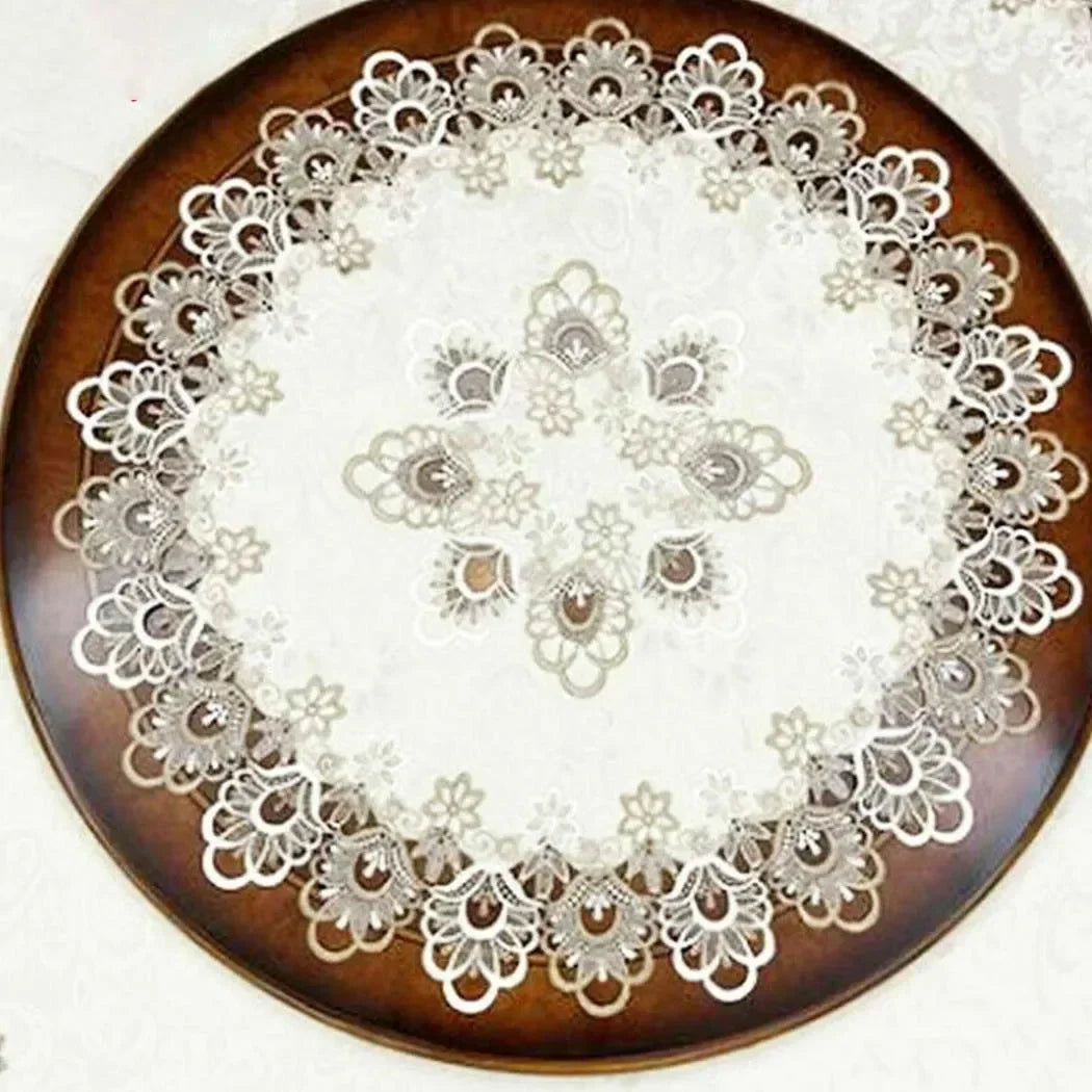 nappe dentelle motif floral table restaurant mariage extérieure imperméable semi transparent vintage romantique élégante