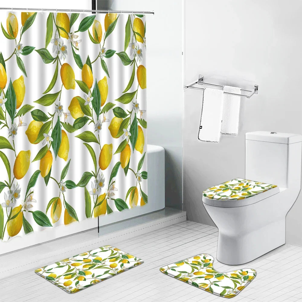 Set salle de bain motifs citrons, comprenant un rideau de douche, un tapis de sol et une housse de toilette. Style vibrant et frais, idéal pour apporter une touche de couleur à votre espace. Conception avec des citrons jaunes et feuillages verts, parfait pour une ambiance naturelle et revigorante dans votre salle de bain. Accessoires de bain harmonieux pour une déco coordonnée et moderne.