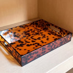 plateau acrylique léopard moderne porte maquillage rangement intérieur chic élégant