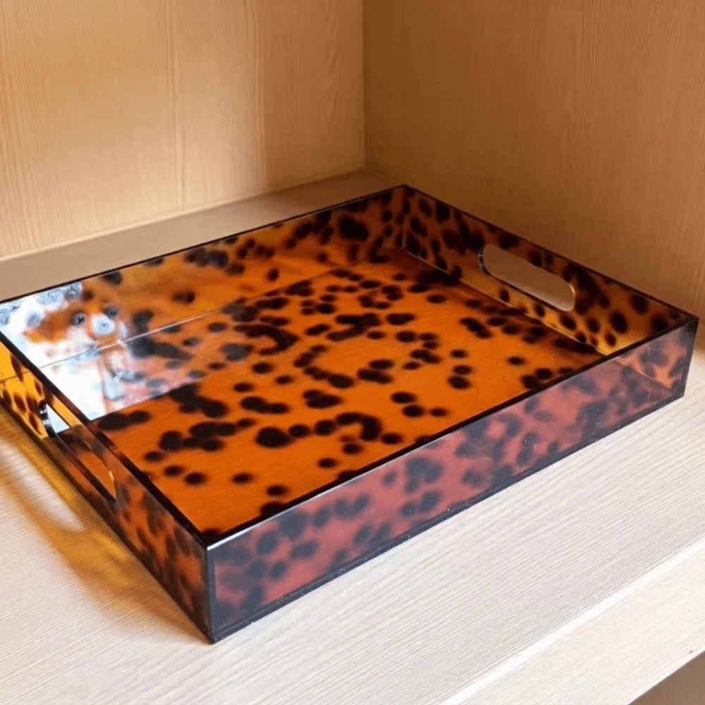 plateau acrylique léopard moderne porte maquillage rangement intérieur chic élégant