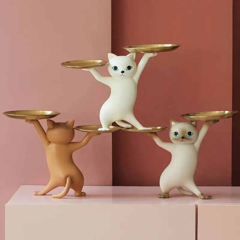 statue chat blanc marron clair plateau doré contemporain minimaliste decoration intérieur livre parfum plante
