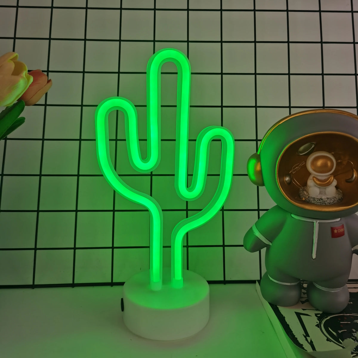 lampe néon cactus verte moderne minimaliste alimentée usb batterie lumière ambiance chambre entrée