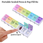 boîte pilules transparente moderne compartiments semaines couleurs rose orange verte bleu violet blanc