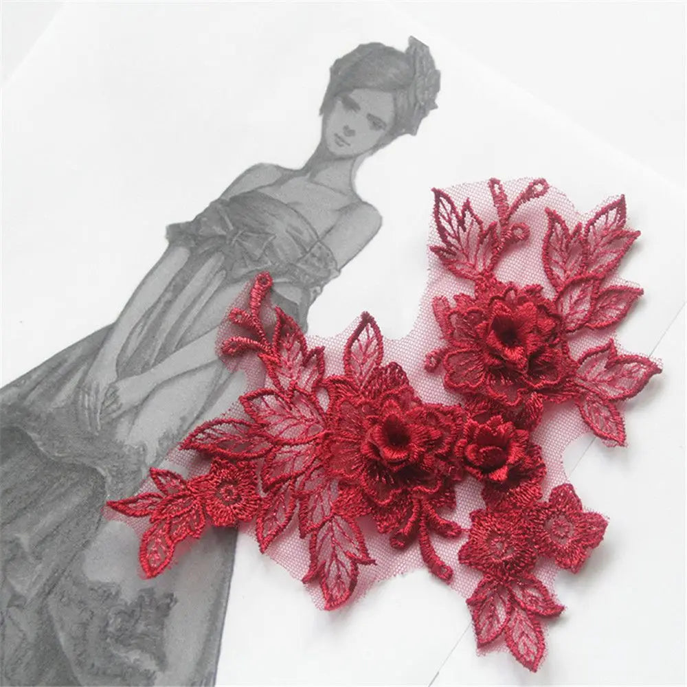 appliques decoratives dentelle fleurs feuilles rouge noir bleu royal rose foncé doré blanc