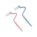 brosse toilette incurvée poignée bleue verte rose fixations pratiques utilitaires salle bains