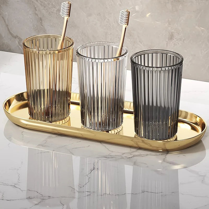 verres dents moderne élégants vert olive doré gris fumé rayures verticales transparents accesoires salle