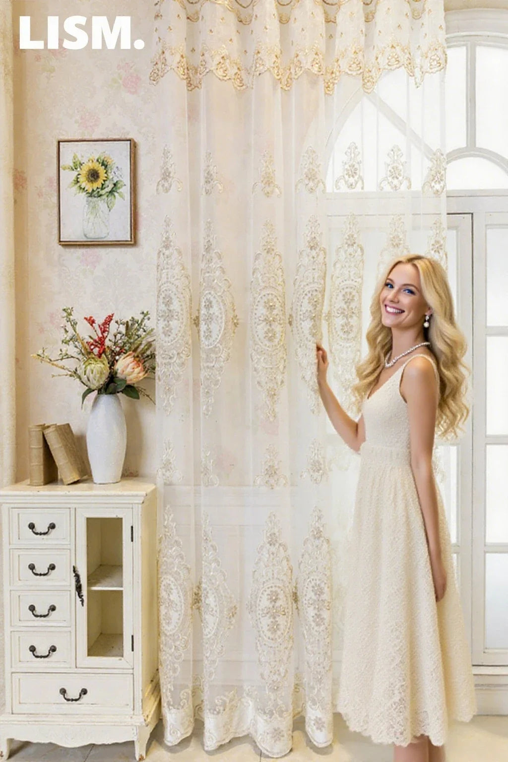 rideau beige clair broderie florale dentelle tulle classique fenêtre salon chambre maison luxe