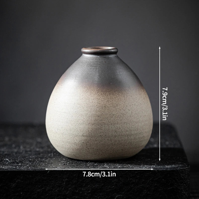 vase decoratif moderne minimaliste beige brun foncé texture grungy ombre douce decoration table fleur