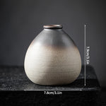 vase decoratif moderne minimaliste beige brun foncé texture grungy ombre douce decoration table fleur