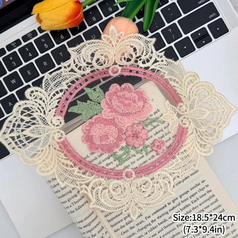 serviettes table vintage broderie florale dentelle rose blanc vert