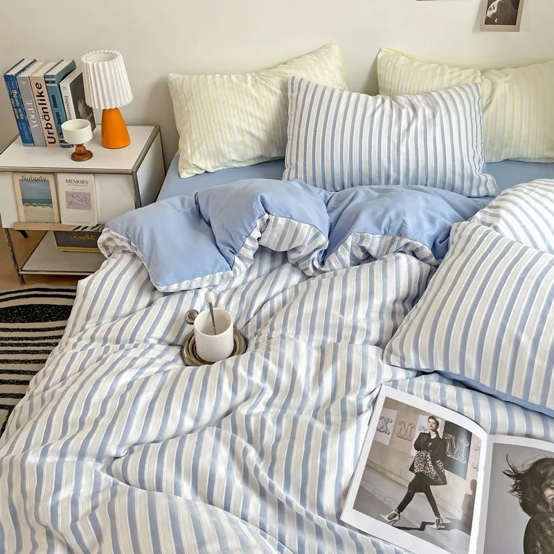 ensemble literie bleu clair rayures horizontales moderne couvre lit taies d'oreiller coton polyester frais