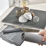 tapis silicone gris moderne rayures diagonales cuisine antidérapant respectueux environnement filtration eau protection vaisselle