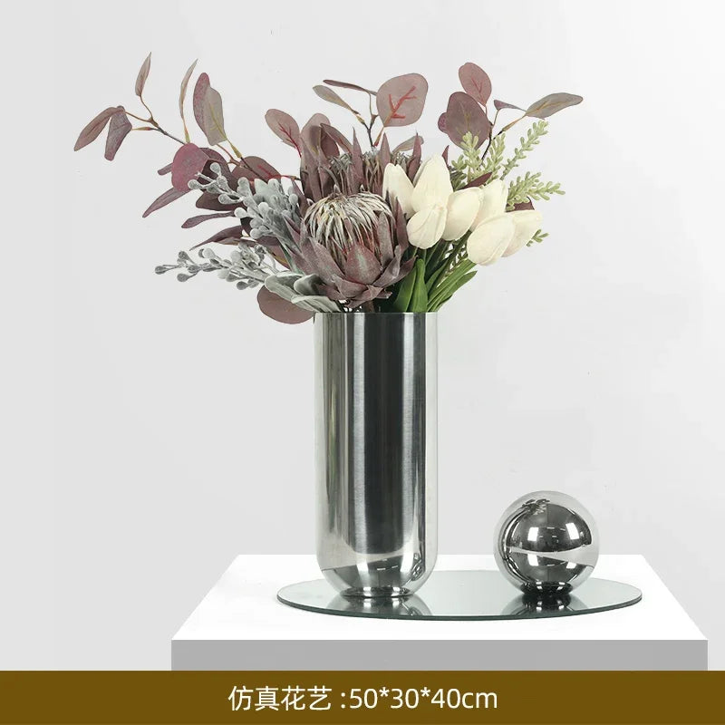 vase moderne argenté brillant fleurs artificielles blanches vertes décoration maison