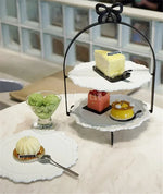 support desserts blanc doré vintage assiettes dentelle élégantes gâteaux crème glacée