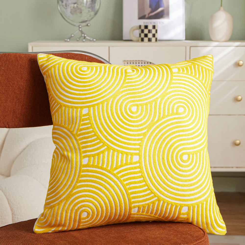 housse coussin carré brodé feuilles stylisées moderne coton polyester beige vert jaune rose fermeture