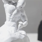 statuette homme musclé marteau résine noire blanche moderne art décoratifintérieur