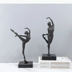 statuette ballerine moderne noire texturée socle deux livres fashion