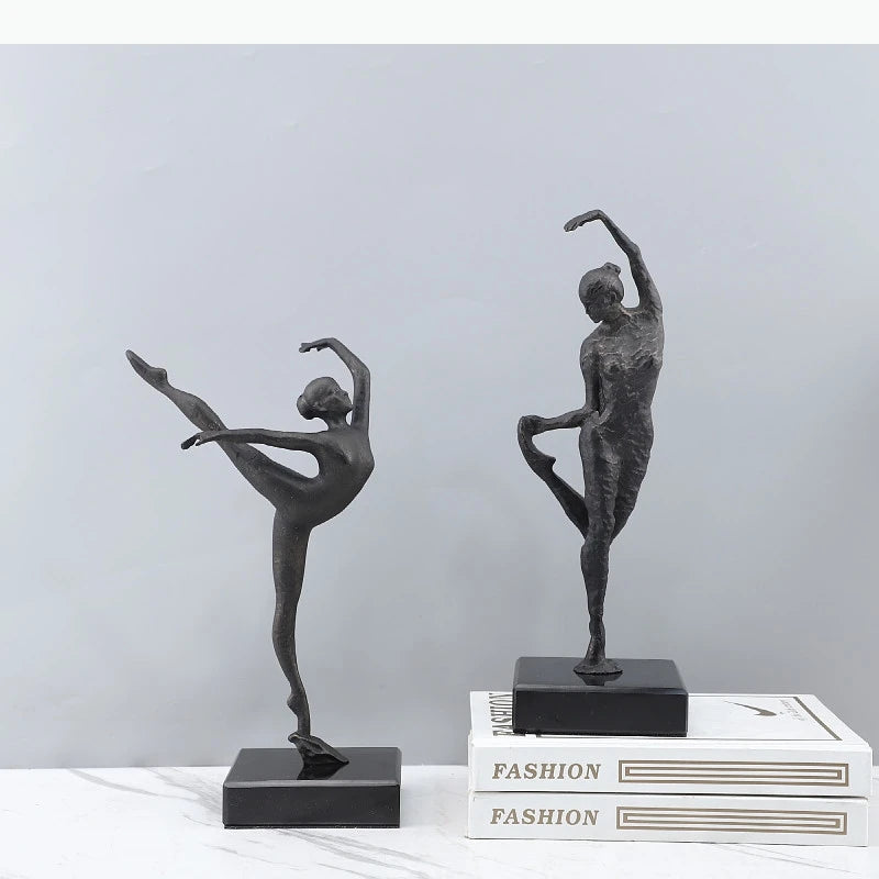statuette ballerine moderne noire texturée socle deux livres fashion
