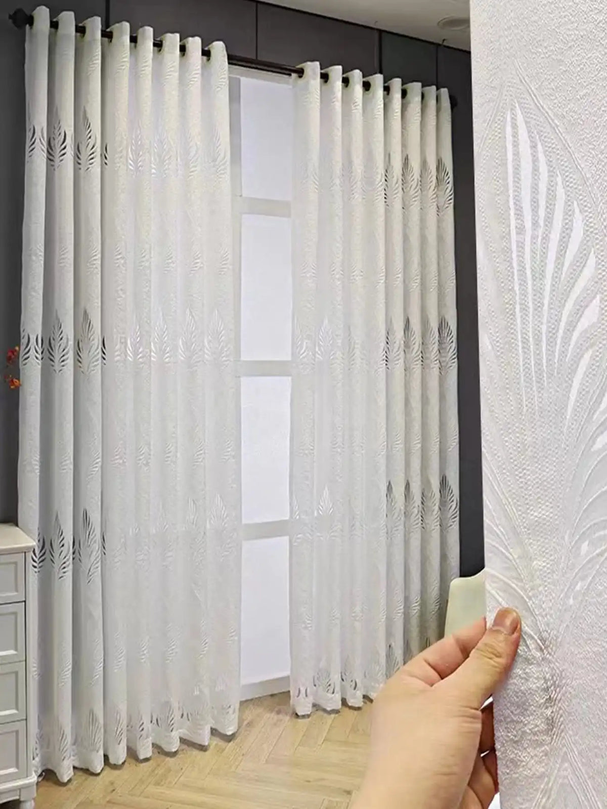 rideau moderne élégant polyester feuilles stylisées blanc gris translucide légèrement opaque 100x250cm