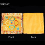 serviettes traditionnelles multicolores brodées motifs floraux géométriques opaques