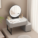 maquillage moderne marbre blanc tiroirs miroir pinceaux bouteilles pieds noirs