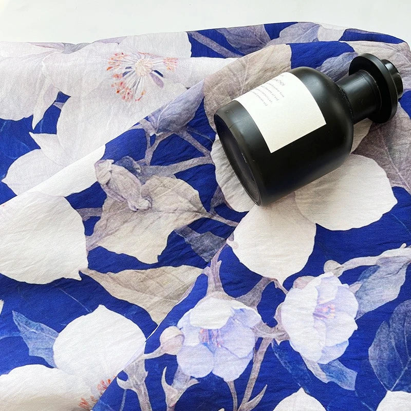 tissu brocart bleu blanc gris imprimé floral fleurs feuilles bricolage maison biodegradable 150cm