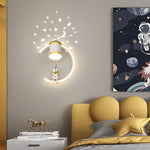 lampe murale moderne astronaute étoiles lune blanc doré crème minimaliste chambre enfant