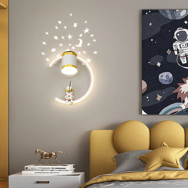 lampe murale moderne astronaute étoiles lune blanc doré crème minimaliste chambre enfant