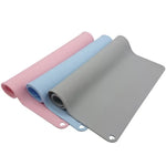 tapis imperméable silicone gris rose bleu clair lisse moderne chiens bol
