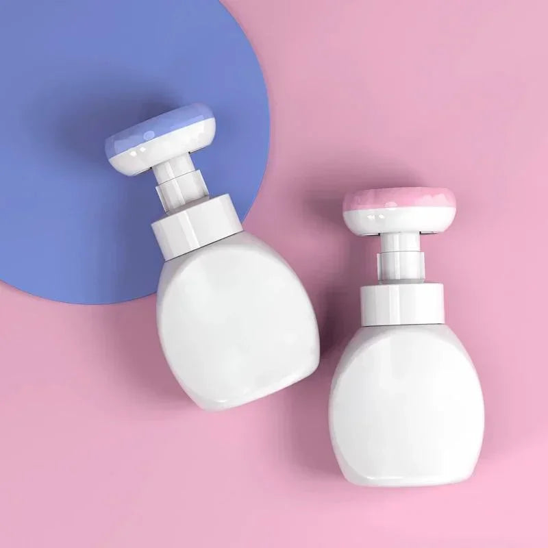 distributeur mousse savon main enfant blanc bleu rose rond lisse moderne minimaliste