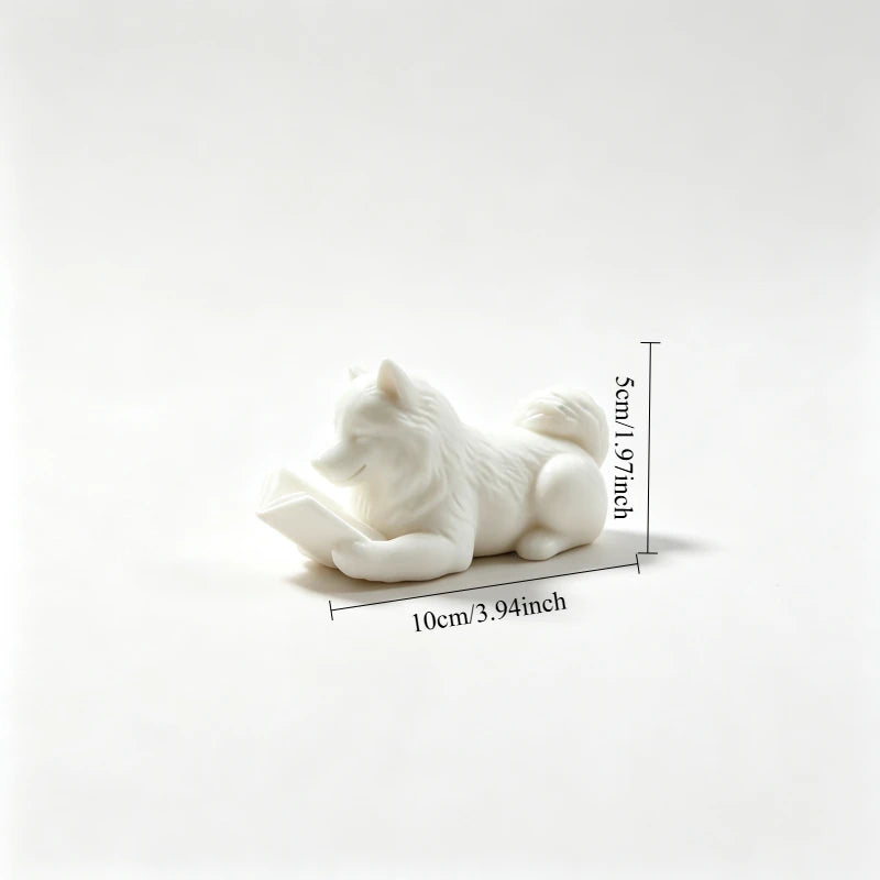 statue chien couché livre ouvert blanc noir décoration intérieur 10cm longueur 5cm hauteur festive