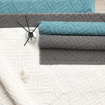 serviettes coton modernes carreaux blanc gris bleu respectueuses environnement absorbantes salle bain