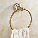 accessoires salle bain or motif floral classique porte serviettes brosse toilette porte sèche cheveux