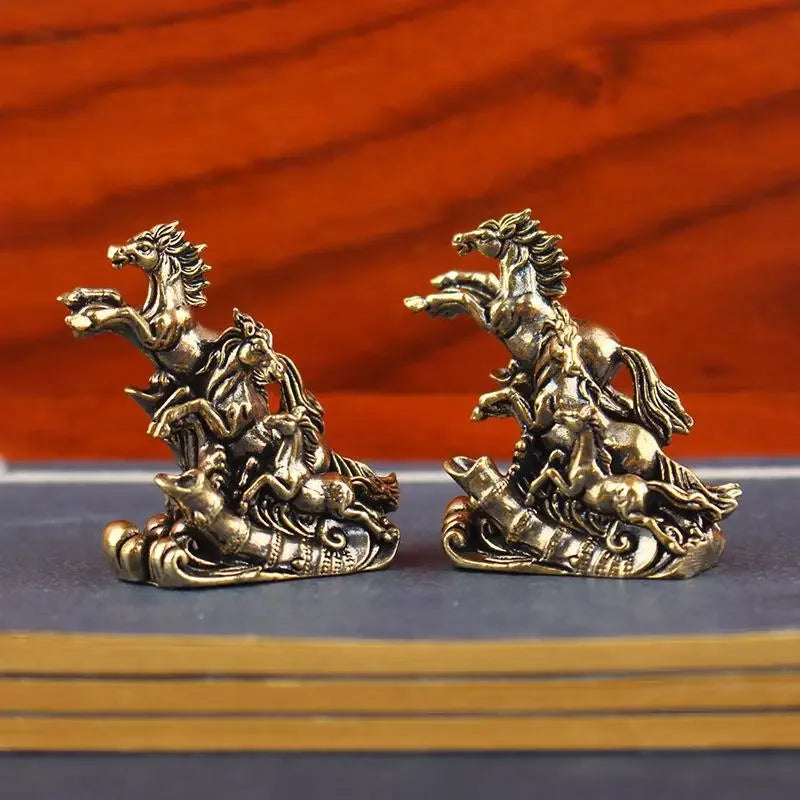 statuette chevaux galop bronze doré relief détaillé aspect vieilli traditionnel asiatique ornement décoration collectible