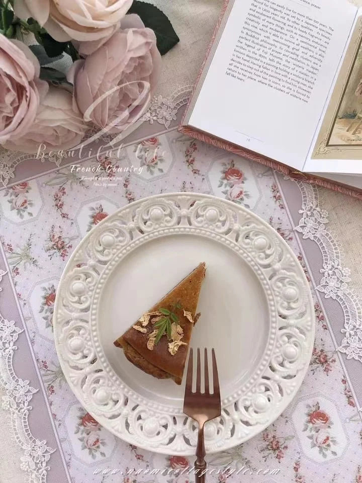 serviettes table rectangulaires fleurs roses classiques blanc rose pâle beige bleu clair bordure dentelée