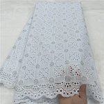 tissu dentelle coton blanc motifs floraux broderie strass robe couture luxe