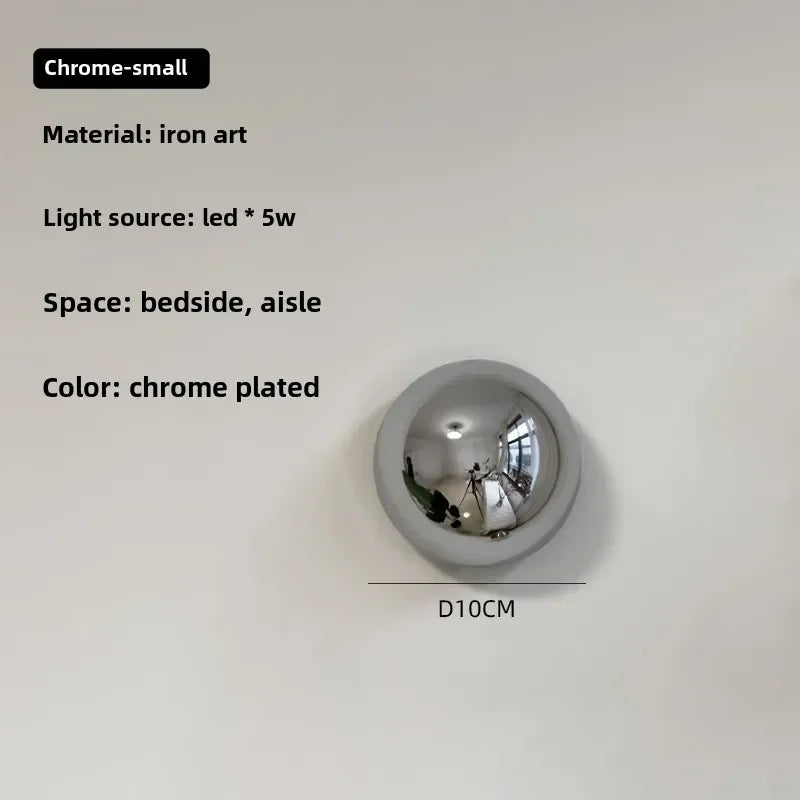 lampe led sphère lumineuse moderne minimaliste argentée dorée noire brillante opaque adhésif