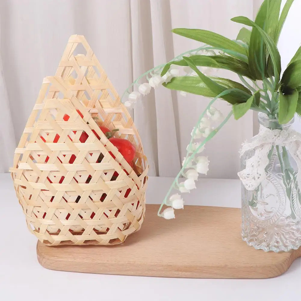 panier tressé bois naturel traditionnel artisanal rustique tomates cerises rougespaque beige clair
