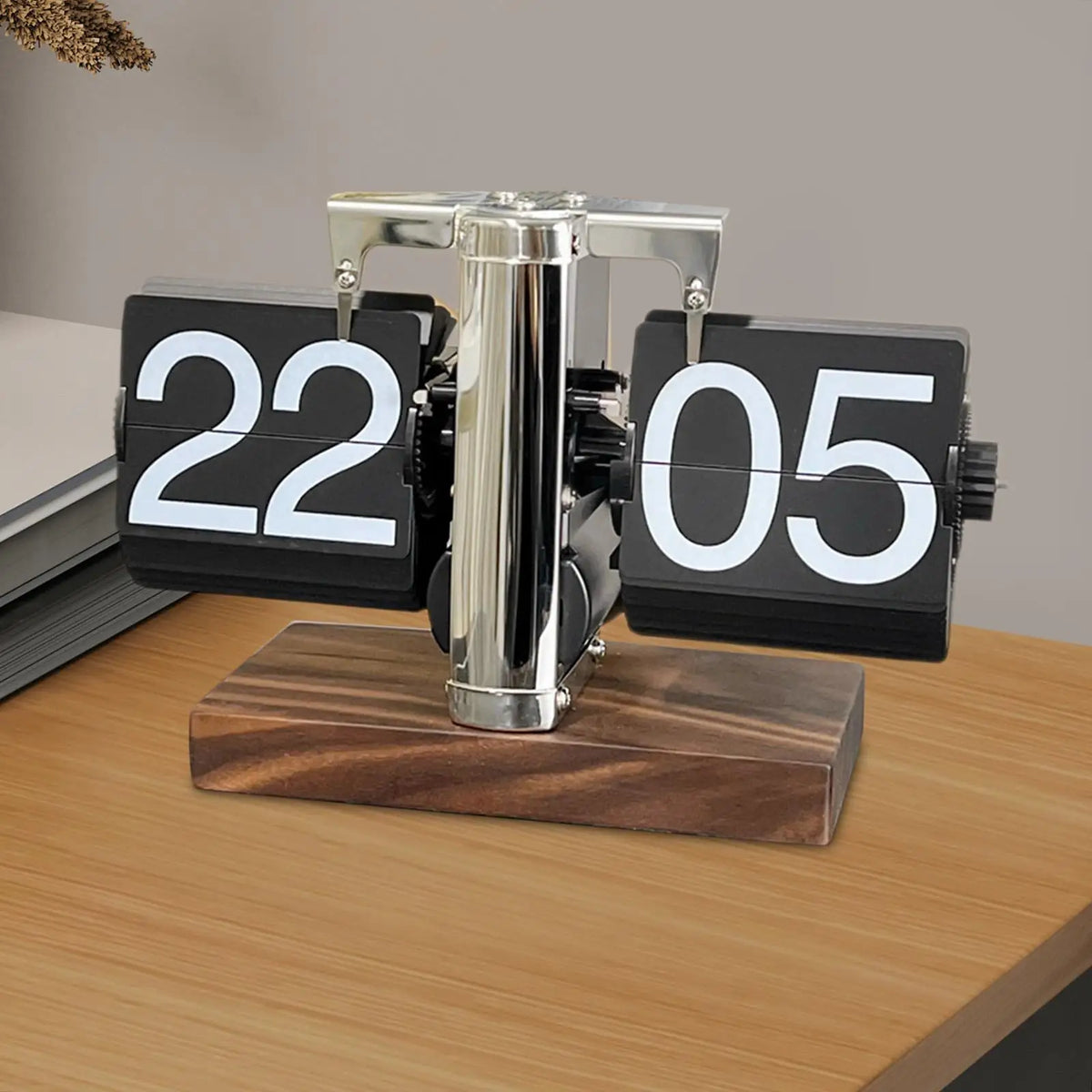 horloge flip cadran numérique vintage rétro base bois métal brillant chambre