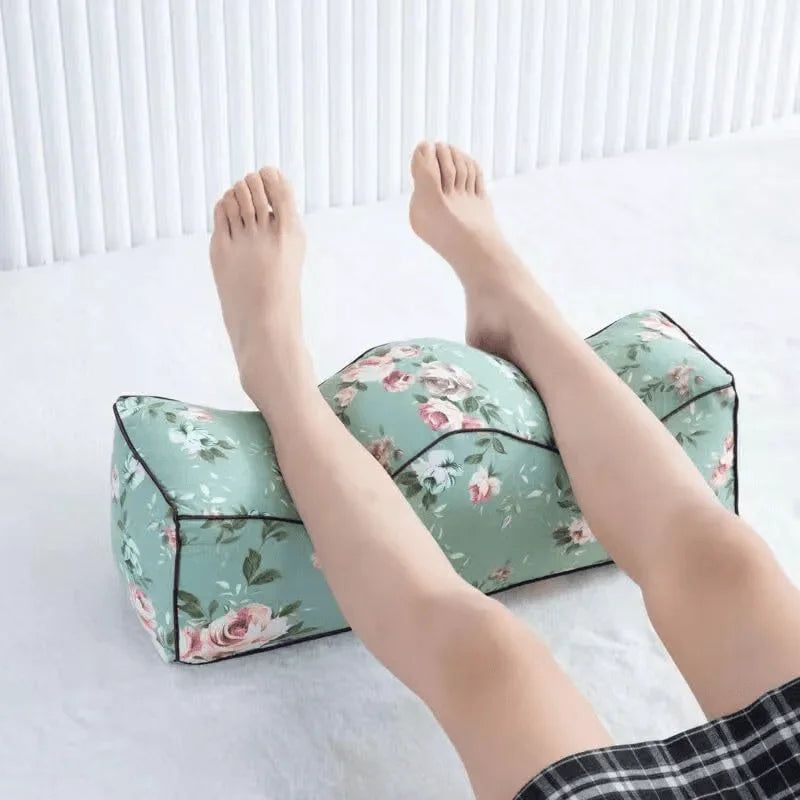 coussin pieds repose jambes dormir mousse mémoire forme colonne literie vert menthe motifs floraux
