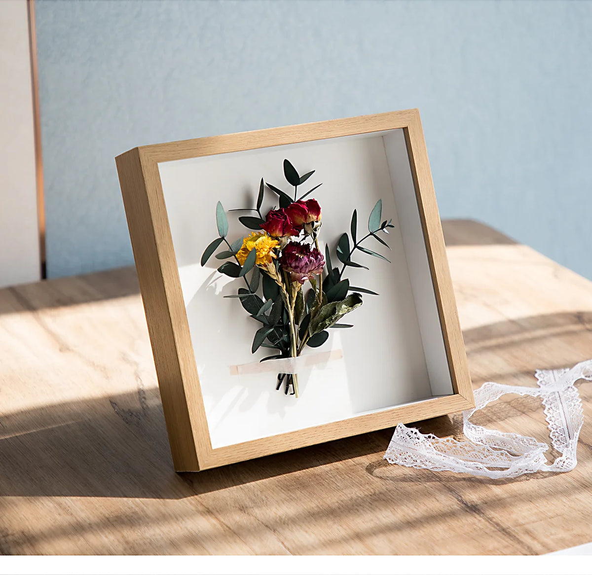 cadres profonds bois clair fleurs séchées coquillages vitre transparente rustique minimaliste